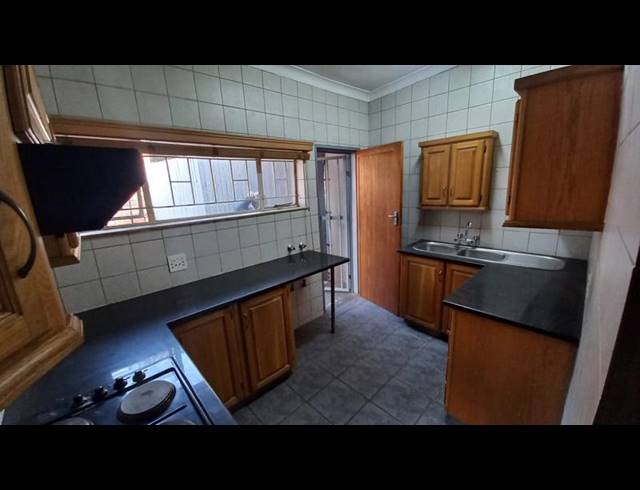 2 BEDROOM PROPERTY TO RENT IN PRETORIA GARDENS
